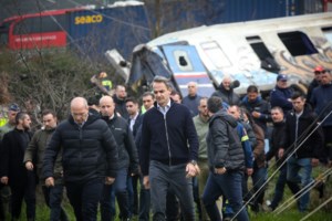 Η τραγωδία στα Τέμπη στα διεθνή ΜΜΕ: Πώς βλέπουν τη συγγνώμη Μητσοτάκη - Τι λένε για τις διαδηλώσεις και τα βίαια επεισόδια