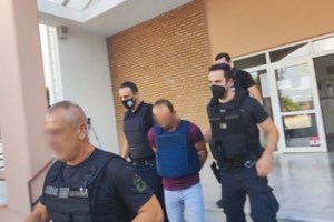 Άρτα: "Μύριζε αλκοόλ, έβγαλε το όπλο κι άρχισε να πυροβολεί" - "Αν δεν μου έβριζε τον πατέρα δε θα γινόταν τίποτα", λέει ο 29χρονος