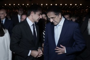 Στο πλευρό του Σαμαρά η Λατινοπούλου: "Μαύρη σελίδα για τη ΝΔ, τις αρχές και τις αξίες της η διαγραφή του"