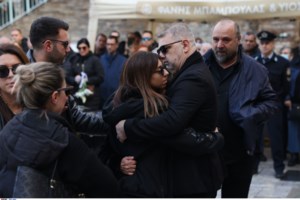 Το μεγαλείο ψυχής του Βασίλη Καρρά: Η συναυλία ανθρωπιάς το 2000 για τον νεαρό Παναγιώτη με καθολική αναπηρία - εικόνα 2