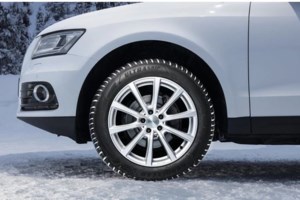 Αλλαγές στα διπλώματα οδήγησης: Οι υποψήφιοι θα μαθαίνουν να χρησιμοποιούν αντιολισθητικές αλυσίδες