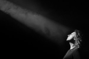 Ποιος καλλιτέχνης κάνει πρώτος πρεμιέρα στη νυχτερινή Αθήνα, μετά την καραντίνα - εικόνα 2