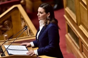 Επίσκεψη Όλγας Κεφαλογιάννη στη Σαντορίνη: "Όχι απλώς επιστρέφουμε - προχωράμε μπροστά"