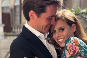 Βασίλισσα Ελισάβετ: Επέστρεψε στα καθήκοντά της - Χαμογελαστή στην πρώτη επίσημη εμφάνιση μέσω τηλεδιάσκεψης