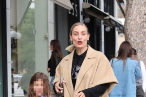 Νάντια Γιαννακοπούλου: Η rock glam εμφάνιση στο δείπνο του ΠΑΣΟΚ - Το κόκκινο λεοπάρ φόρεμα και το perfecto - εικόνα 6