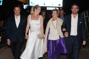 Στιλιστική κόντρα ανάμεσα σε Μαρί Σαντάλ και Νίνα Φλορ: Με το ίδιο φλοράλ φόρεμα σε εμφανίσεις τους στην Ελλάδα - εικόνα 11