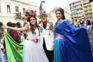 Πάτρα: "Ουρές" χιλιάδων στα ΚΤΕΛ για την επιστροφή των επισκεπτών του Καρναβαλιού - εικόνα 5