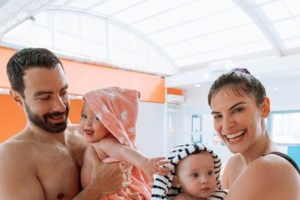 Χριστίνα Μπόμπα: Με πολύχρωμο party dress Celia Kritharioti στον γάμο της ξαδέρφης της - εικόνα 4