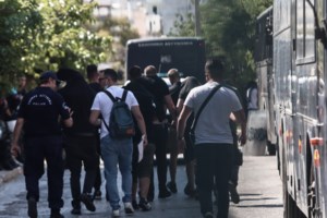 Νέα Φιλαδέλφεια: Νέο βίντεο ντοκουμέντο από το τάγμα εφόδου των Κροατών χούλιγκαν - Η στιγμή της επίθεσης