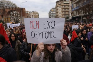 Ο Μπογδάνος καρφώνει τη Λατινοπούλου ότι δεν υιοθετεί τα περί συγκάλυψης στα Τέμπη: "Δεκανίκι του μητσοτακισμού"