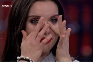 Ο Λεωνίδας Κουτσόπουλος στο μπαρ του Διονύση Πρώιου στου Ψυρρή - Είδαν μαζί τον ημιτελικό του MasterChef [Εικόνα] - εικόνα 2