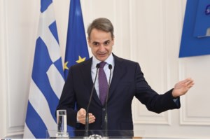 Τα δάκρυα του Πύρρου Δήμα για τον Αρχιεπίσκοπο Αναστάσιο: "Ήταν πάντα δίπλα μας" [βίντεο] - εικόνα 2