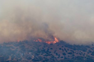 Πύρινη κόλαση στη Χίο: Η φωτιά πλησιάζει τις Καρυές - Νέα εντολή εκκένωσης για Βροντάδο, απειλούνται σπίτια [εικόνες-βίντεο] - εικόνα 6