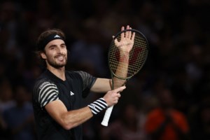 Ασταμάτητος ο Τσιτσιπάς: Νίκησε 2-0 τον Χατσάνοφ και πέρασε στους ημιτελικούς του Paris Masters