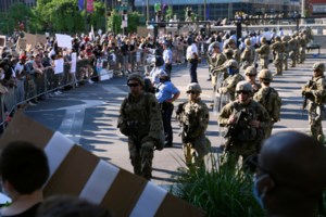 Θλιβερό ρεκόρ στις ΗΠΑ: Πάνω από 1.000 νεκροί εξαιτίας του κορονοίού σε 24 ώρες - Ξεπέρασαν τα δύο εκατ. τα κρούσματα