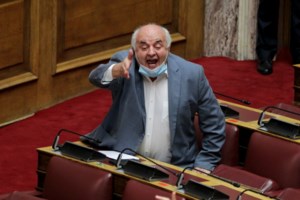 Πολυτεχνείο: Πολιτική κόντρα για τις παράνομες συγκεντρώσεις - Τι απαντά η ΕΛΑΣ για τα επεισόδια και τα "σκισμένα πουκάμισα" - εικόνα 3