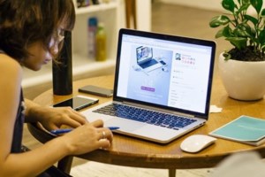 Αχτσιόγλου: Τα χρέη απειλούν την επιβίωση μικρομεσαίων επιχειρήσεων και εργαζομένων