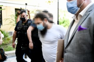 Μονή Πετράκη: Συγκλονίζει ο Μητροπολίτης Αντώνιος - "Επικαλέσθην την Παναγία και κρύφτηκα κάτω από το βήμα των ομιλητών" - εικόνα 2