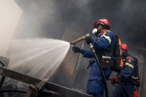 Εμπρησμός σε αντιπροσωπεία αυτοκινήτων στην Αθήνα - Ζημιές σε πέντε οχήματα