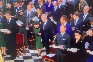 Μαρί Σαντάλ: Η total black εμφάνιση με κεντήματα και διαφάνειες στο γκαλά του πρίγκιπα Καρόλου - εικόνα 10