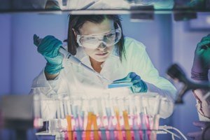 Έρχεται το εμβόλιο για τον αναπνευστικό ιό RSV - Ποιες ομάδες του πληθυσμού θα προηγηθούν