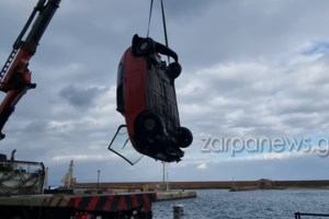 Θεσσαλονίκη: Αυτοκίνητο έπεσε στη θάλασσα στο λιμάνι της Επανομής - Nεκρός ο οδηγός [εικόνες, βίντεο]
