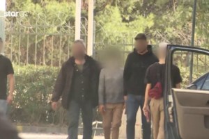 Μάνδρα: "Το παιδί κλαίει το βράδυ, ζητάει τον αδερφό του" - Ράκος η μητέρα του 17χρονου που πυροβολήθηκε από τον 14χρονο