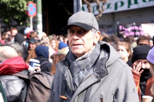 Η Δήμητρα Ματσούκα γυμνή στη Νέα Υόρκη - Το κλικ στη τζαμαρία