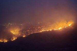 Φωτιές: 18 συλλήψεις για εμπρησμό μόνο τις τελευταίες ημέρες - Τι εξετάζουν οι Αρχές για Σταμάτα και Κερατέα - εικόνα 3