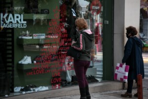 Παπαθανάσης: Τα κομμωτήρια θα ανοίξουν με "περιορισμένες δραστηριότητες" - Πώς θα λειτουργήσει το click away