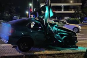 Βίντεο ντοκουμέντο από το τροχαίο στην Ποσειδώνος: Κατέληξε ένας από τους τραυματίες, χαροπαλεύει ο οδηγός της BMW - εικόνα 2