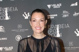 Νάνσυ Ζαμπέτογλου: Το πάρτι σε ταράτσα της Αθήνας, το μάξι λευκό μακρυμάνικο φόρεμα και η υπέροχη κόρη της - εικόνα 5