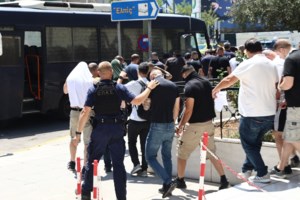 Σπείρα εκβιαστών: Προφυλακίστηκε ο αρχηγός της συμμορίας "Αρκούδος" - Στη φυλακή και τρεις χούλιγκαν του Παναθηναϊκού - εικόνα 3