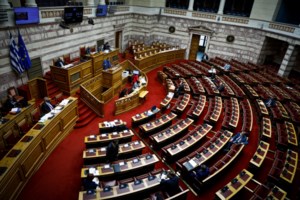 Boυλή: Ψηφίστηκε το νομοσχέδιο για την τηλεργασία στο Δημόσιο - "Οχι" από την αντιπολίτευση