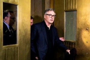 Ντοκουμέντα από το αιματοβαμμένο "Rust": Η αιμόφυρτη Χάτσινς και ο Άλεκ Μπάλντουιν που καταθέτει στους αστυνομικούς [Βίντεο]