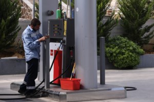 Τα σενάρια για την αύξηση του κατώτατου μισθού - Πότε ανοίγει τα χαρτιά της η κυβέρνηση