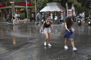 Ο Τσατραφύλλιας προειδοποιεί για κεραυνούς κοντά στη θάλασσα: Να προσέχουν οι κολυμβητές, ποιές περιοχές είναι στο κόκκινο - εικόνα 2