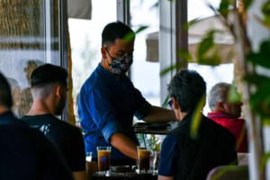 Μειωμένη κατά 20% η φετινή έξοδος για το τριήμερο του Αγ. Πνεύματος - Γιατί το lockdown "φρέναρε" τους εκδρομείς