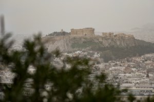 "Ορατότης μηδέν" από την αφρικανική σκόνη: Φέρνει λασποβροχές - Πότε θα απαλλαγούμε - Τι λένε Μαρουσάκης, Καλλιάνος, Σούζη