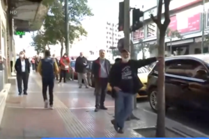 Κεντρικά ταμεία της ΔΕΗ: Βελτιώθηκε η εικόνα - Μειώθηκαν οι τεράστιες ουρές, τηρούνται πλέον αποστάσεις - εικόνα 2