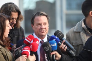 Απόστολος Λύτρας - Στον Κορυδαλλό οι κόρες του και η πρώην σύζυγός του:  Ζήτησε σεβασμό στα παιδιά της - εικόνα 3