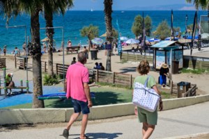 Καύσωνας: Έκτακτα μέτρα για τους εργαζόμενους στον ιδιωτικό τομέα – Υποχρεωτική παύση εργασιών και τηλεργασία - εικόνα 2