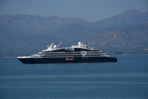 Κορονοϊός: Ανησυχία για 2ο κύμα - Νεότεροι οι ασθενείς - Φόβοι για Αθήνα και Θεσσαλονίκη