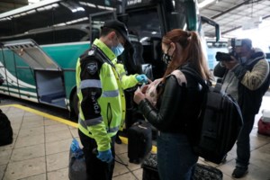 Κωδικός "Πάσχα": Μπαράζ ελέγχων της ΕΛΑΣ σε καταστήματα, εκκλησίες, κορονοπάρτι και κορονο-μαζώξεις σε σπίτια