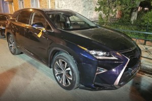 Μενίδι: Βίντεο ντοκουμέντο - Ληστής μπαίνει με όπλο σε κατάστημα, μπροστά σε μητέρα με παιδί