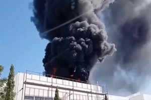 Φωτιά στη Λέσβο: Άμεση επέμβαση της Πυροσβεστικής στον καταυλισμό Ρομά στην Παγανή - Αμέλεια ερευνούν οι Αρχές