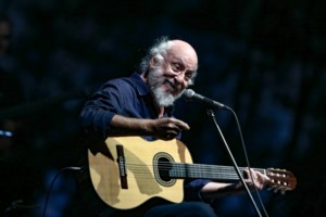 Ο Πάσχος Μανδραβέλης "σφάζει" τον Καραμπελιά για το παρελθόν του: Οι αθλιότητες που καλλιέργησαν