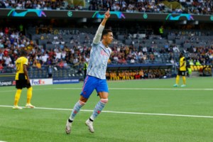 Ο Ρονάλντο χτύπησε κατά λάθος γυναίκα σεκιούριτι και της έδωσε τη φανέλα του [βίντεο] - εικόνα 3