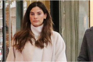 Αριάνα και Φιλίππα Τανιμανίδη: Οι μικρές influencers με κόκκινο και λευκό και το φλογερό φόρεμα της Μπόμπα