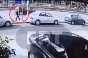 Επίθεση με βιτριόλι - Αποκάλυψη: Το βίντεο από τη στιγμή της σύλληψης της 35χρονης έξω από το σπίτι της